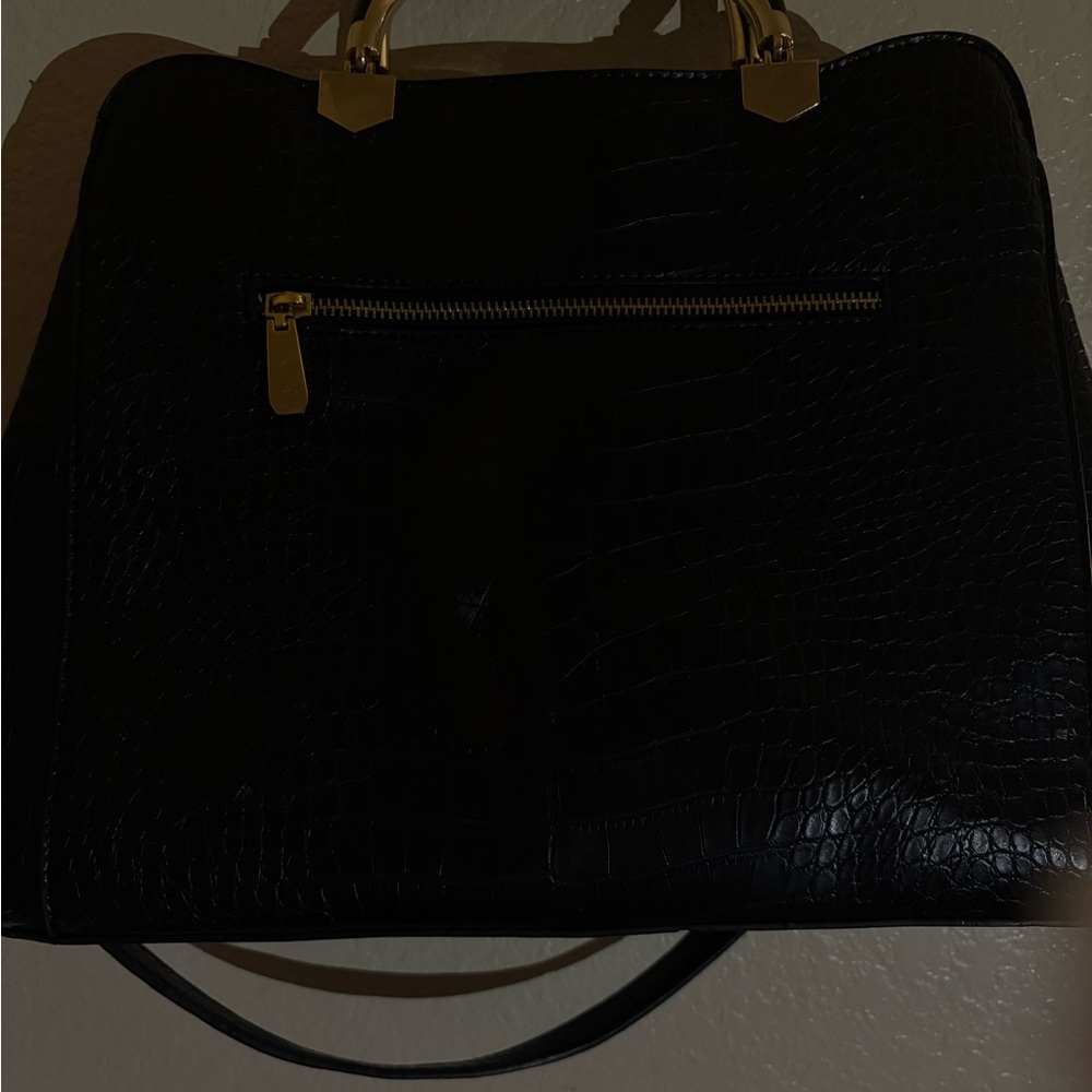 Elegant Black Crocodile-Embossed Women's Bag